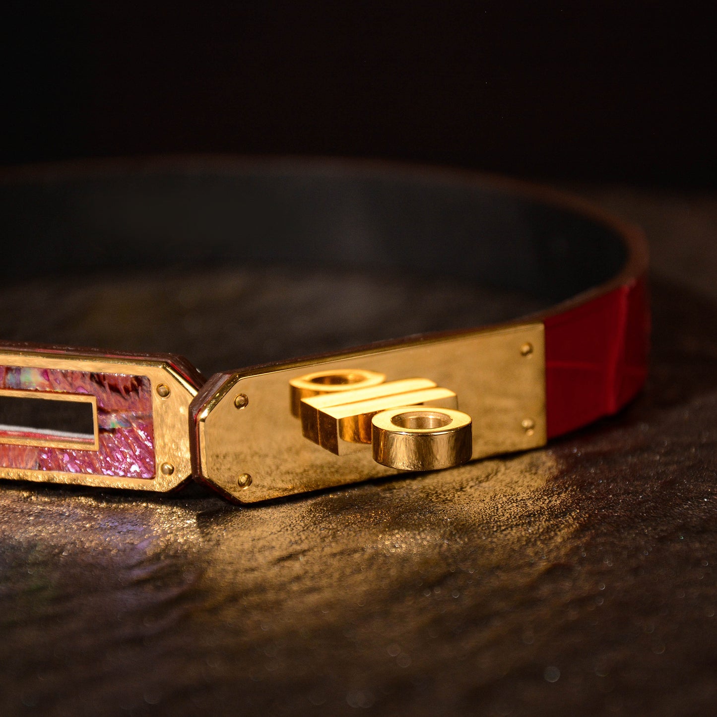 Bacchantes Red Alligator Collar