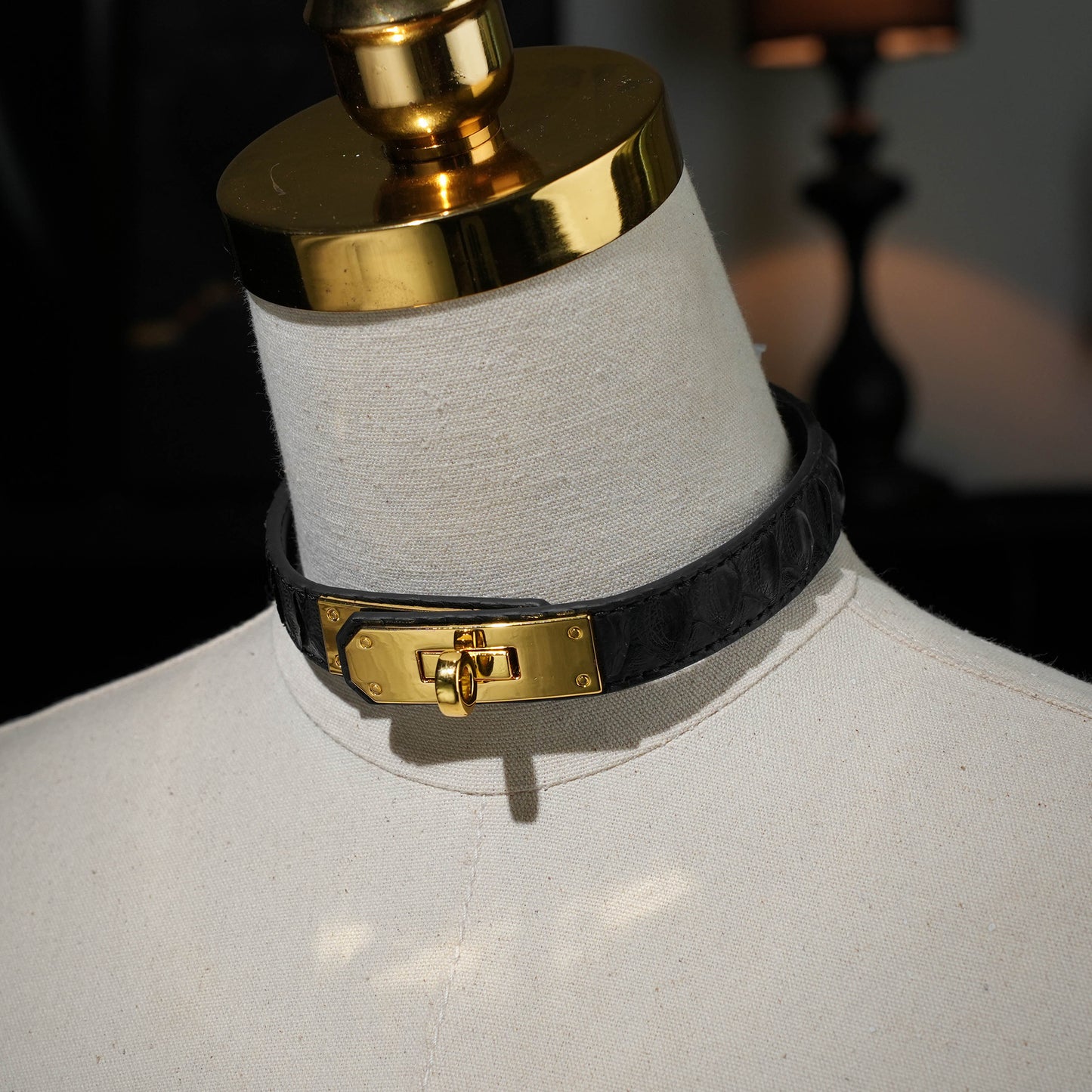 Crius Black Gold Kelly Buckle Collar