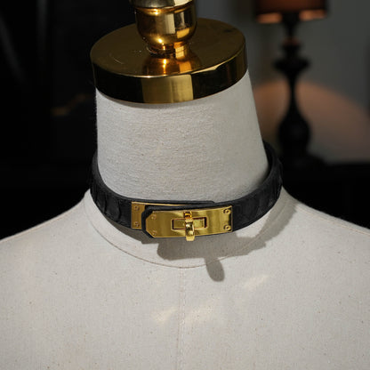 Crius Black Gold Kelly Buckle Collar