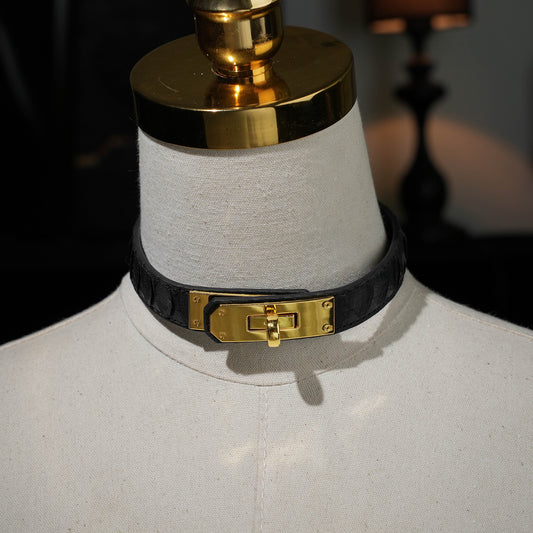 Crius Black Gold Kelly Buckle Collar
