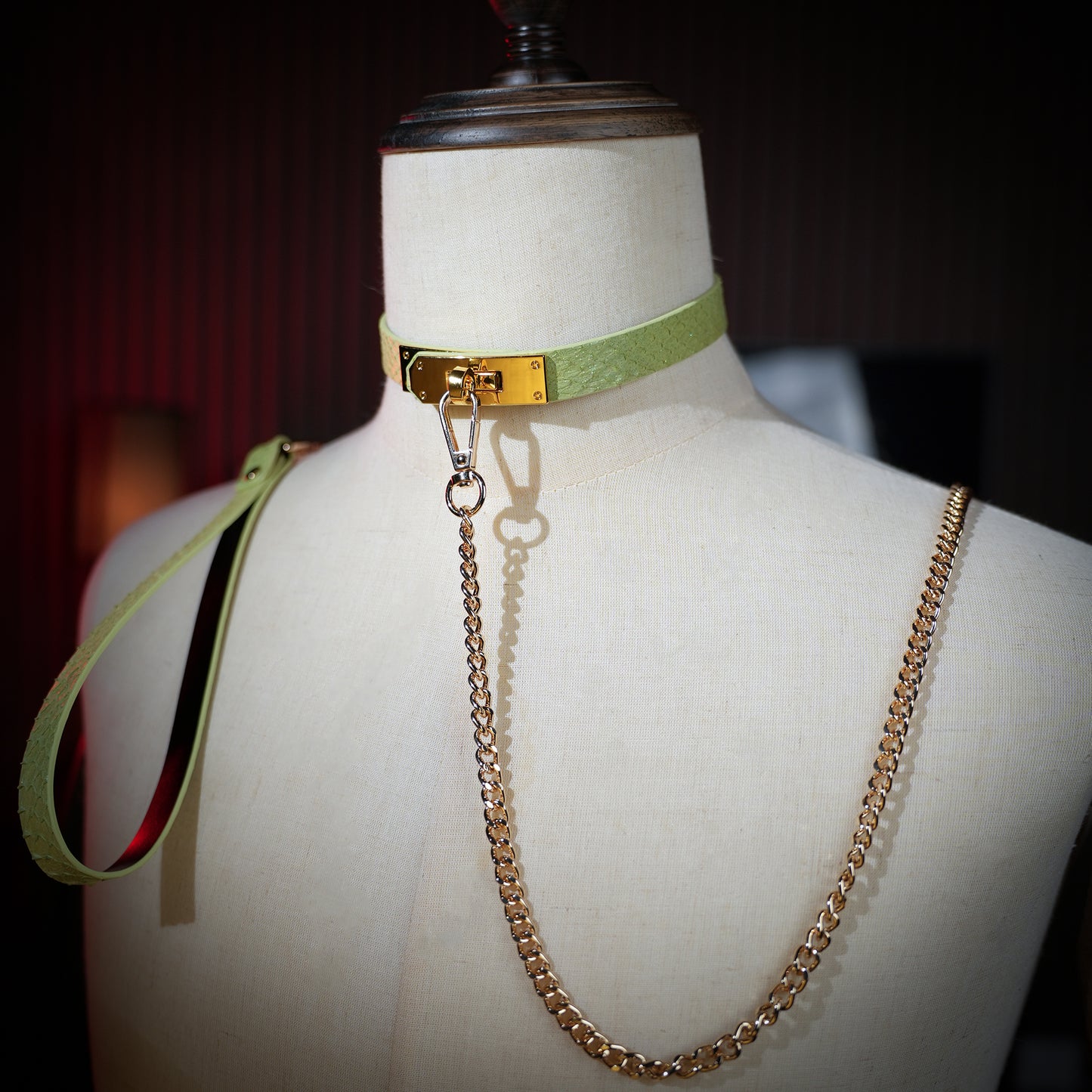 Alceis Green Lockable Collar